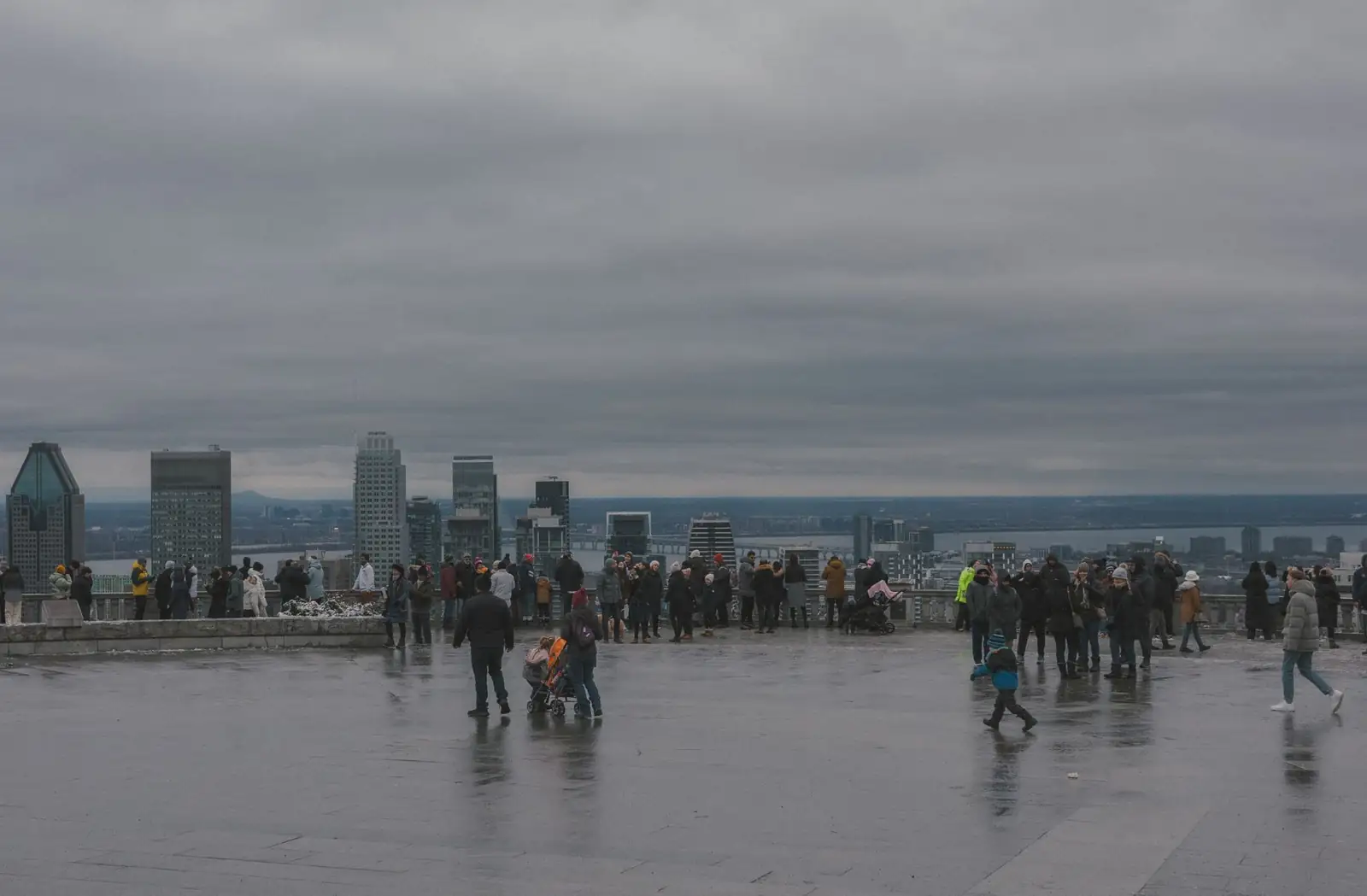 Visitors on Kondiaronk Belvedere looking over Montréal’s downtown skyline
