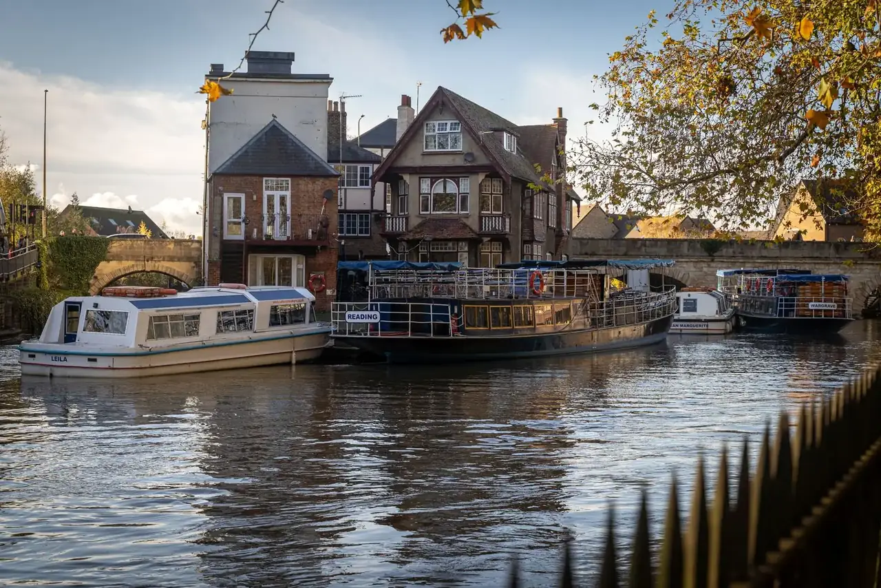 Boats beside Folly Bridge on the Thames in Oxford