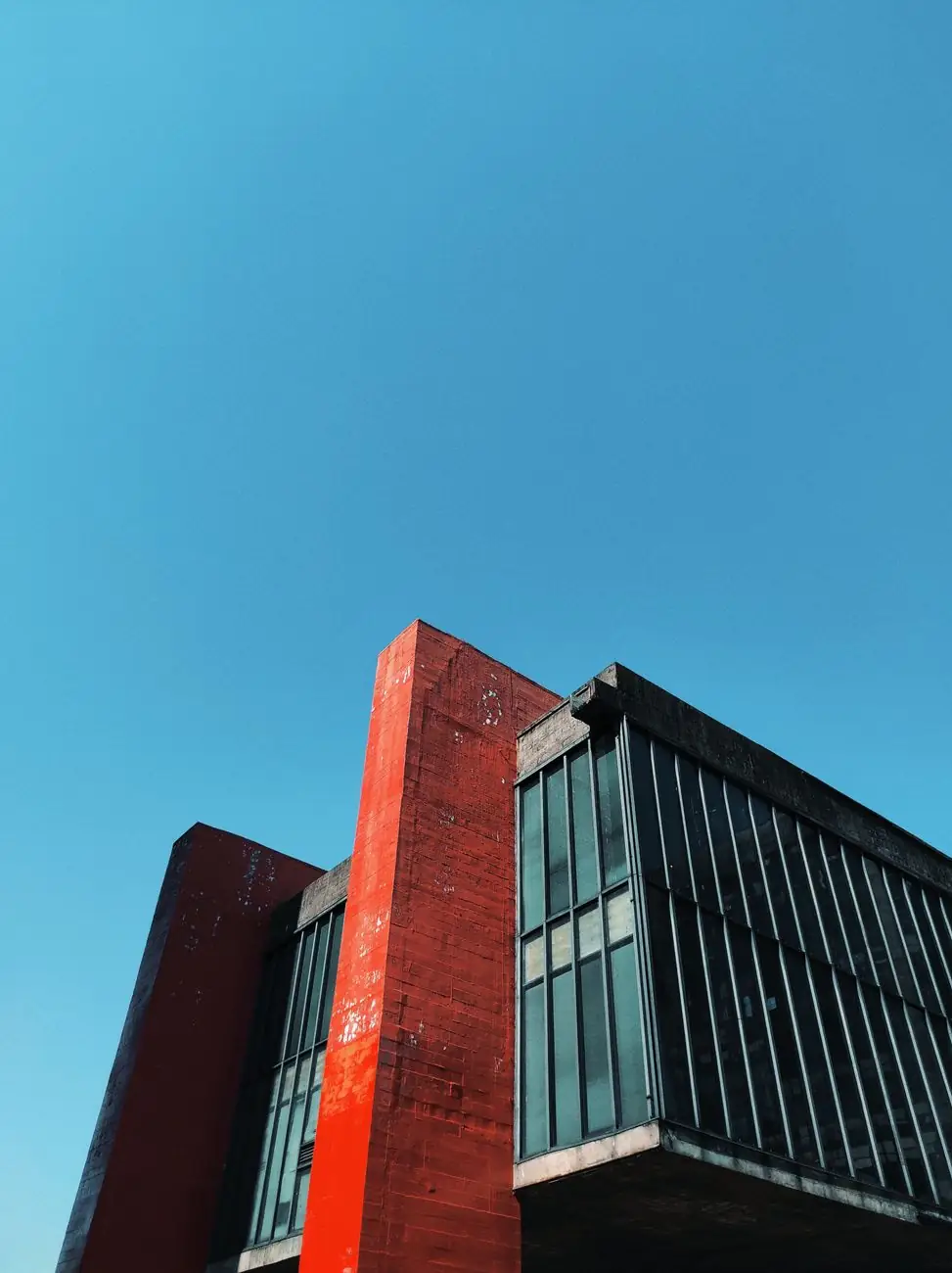 MASP’s red concrete support and suspended glass galleries on Avenida Paulista