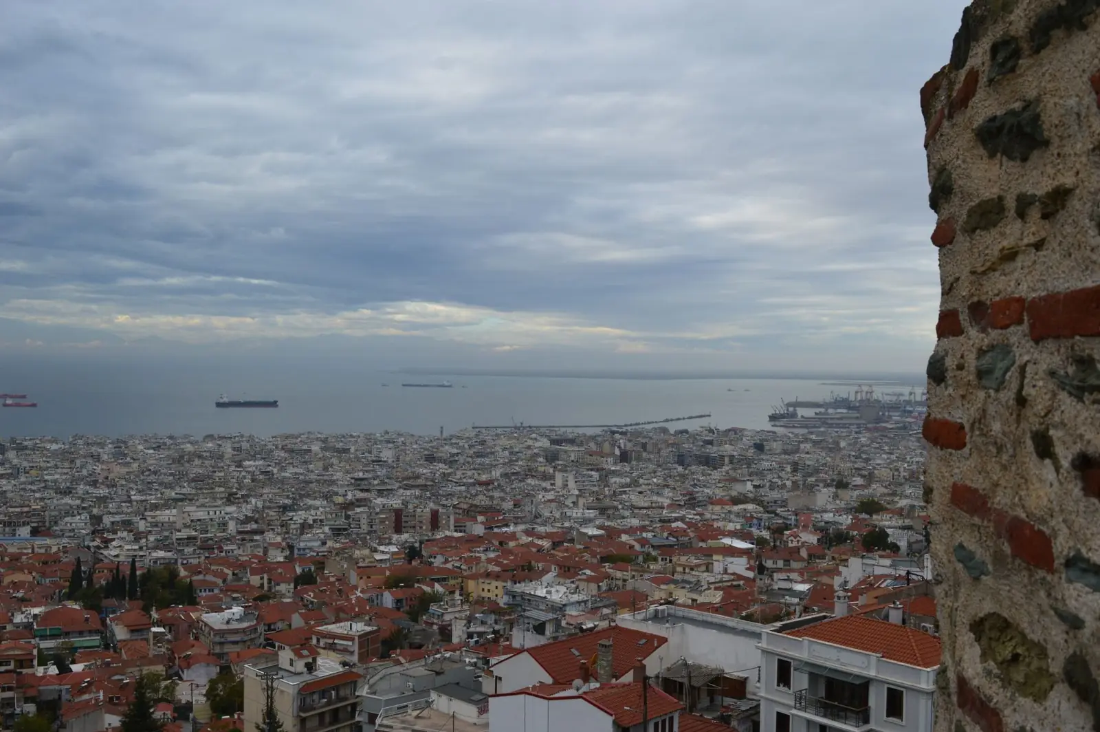 Byzantine walls above Thessaloniki and the Thermaic Gulf