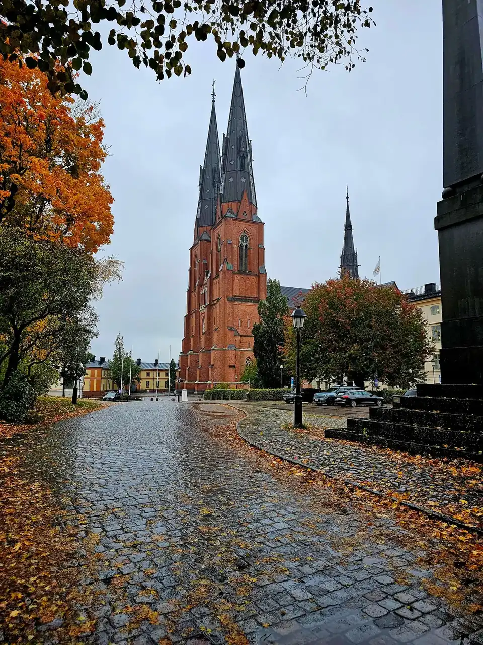 The square outside Uppsala Cathedral in autumn