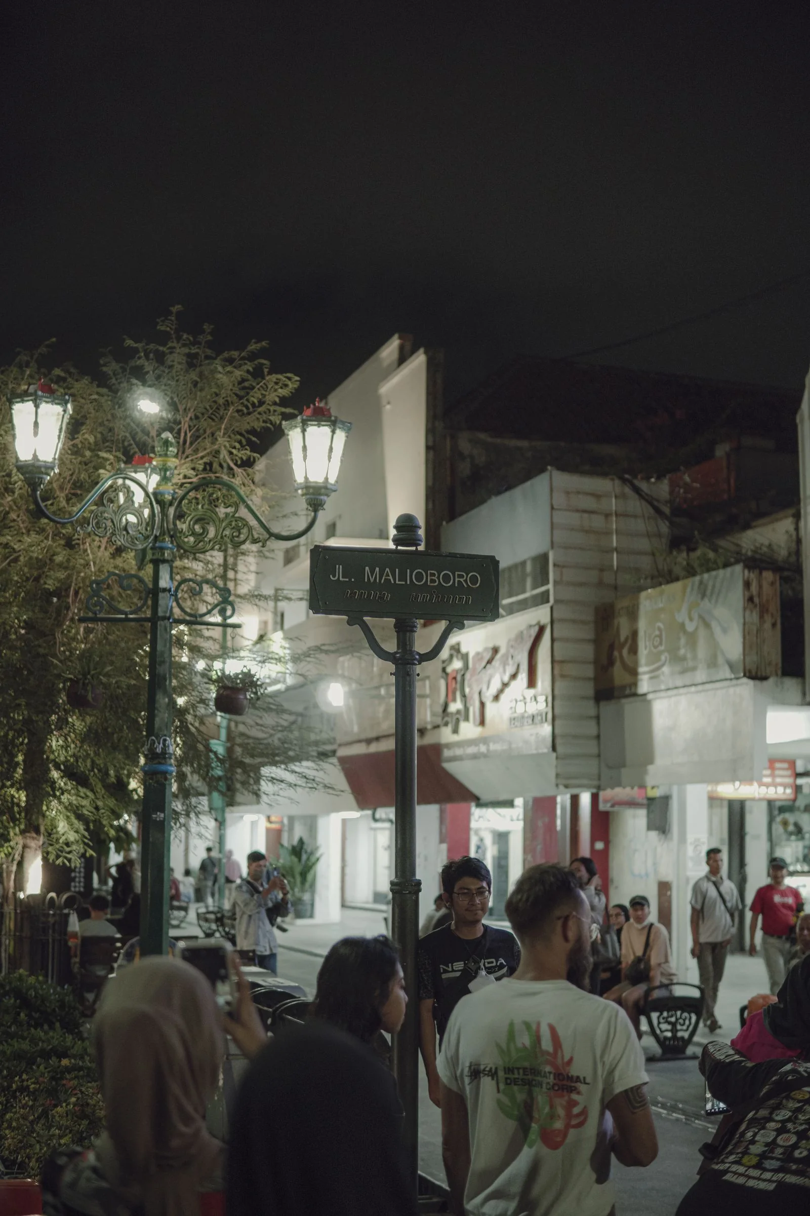 Evening crowds move along Malioboro, Yogyakarta’s central shopping street