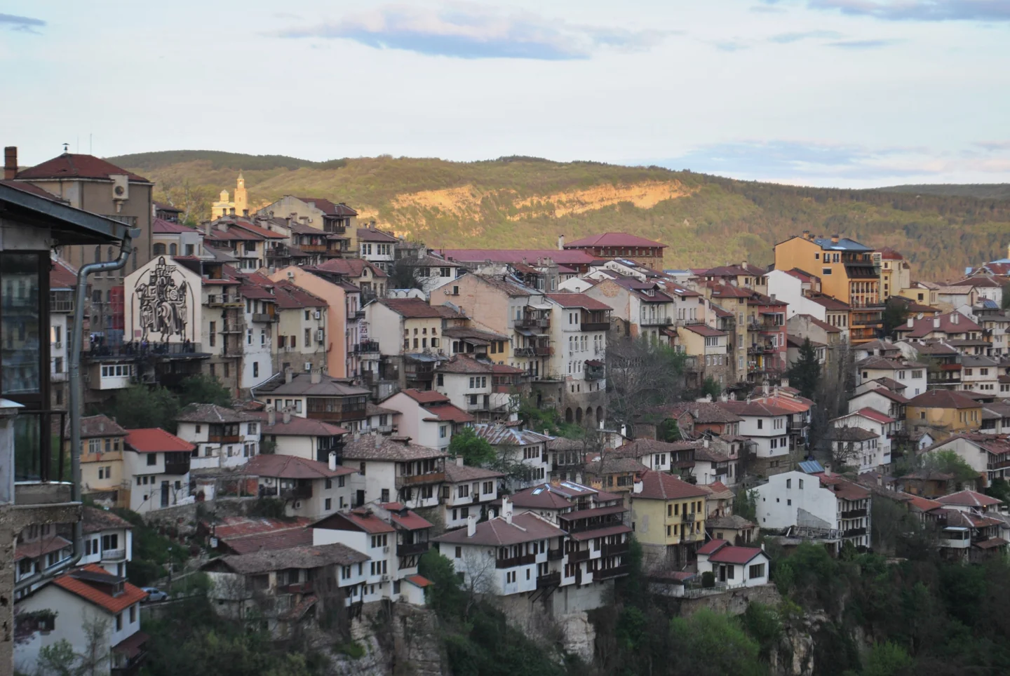Houses stacked above the Yantra valley in Veliko Tarnovo’s old town